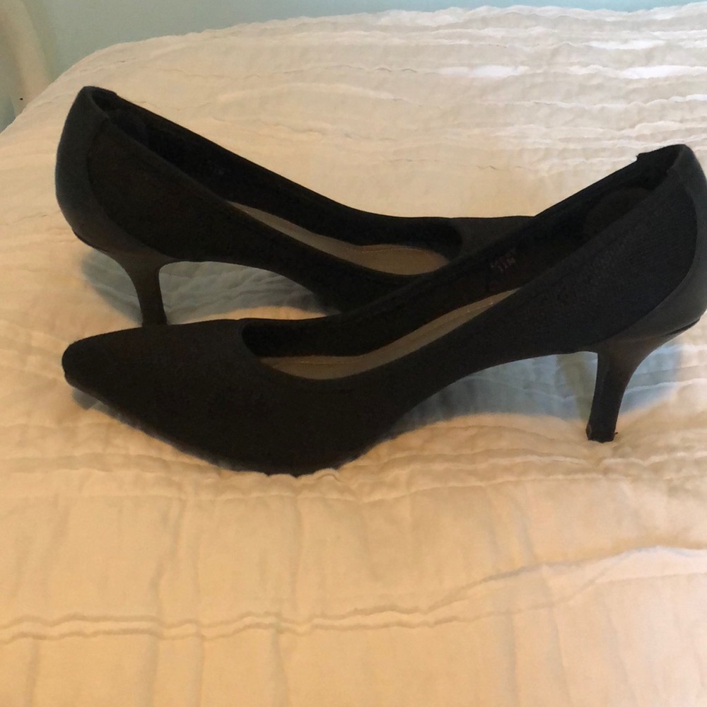 Black Pumps